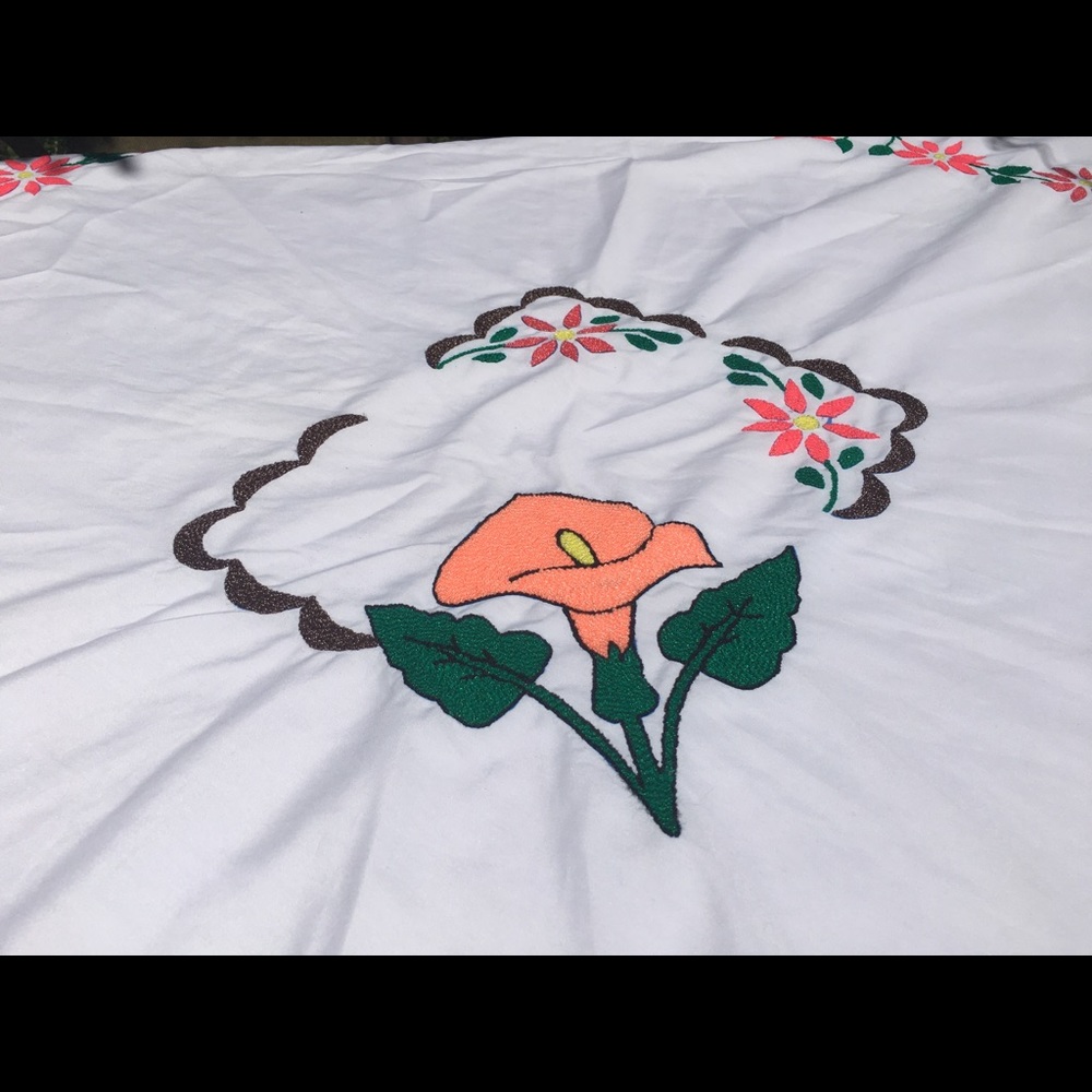 100% Handmade Table Cloth - Picture 5 of 6